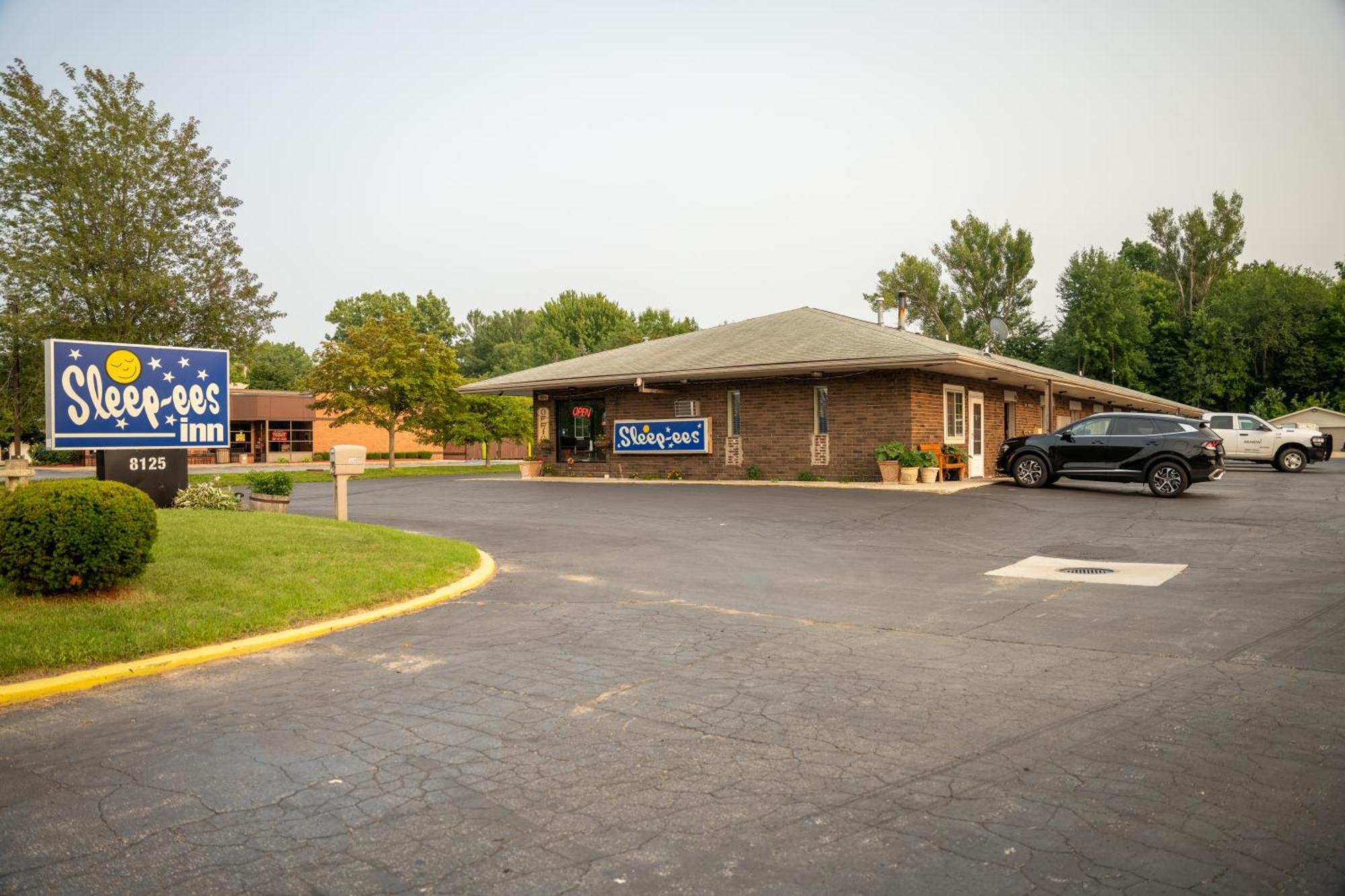 Sleep-Ees Inn, Saginaw & Frankenmuth ภายนอก รูปภาพ
