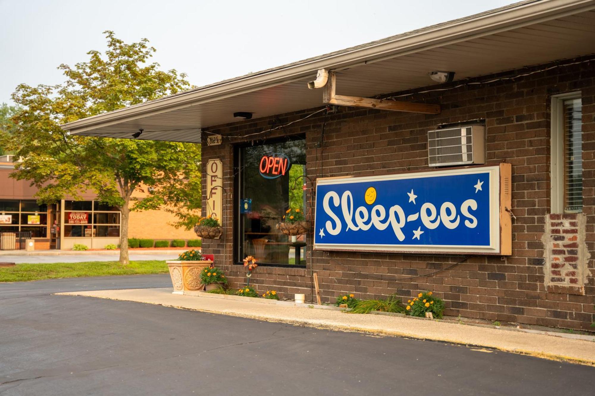 Sleep-Ees Inn, Saginaw & Frankenmuth ภายนอก รูปภาพ