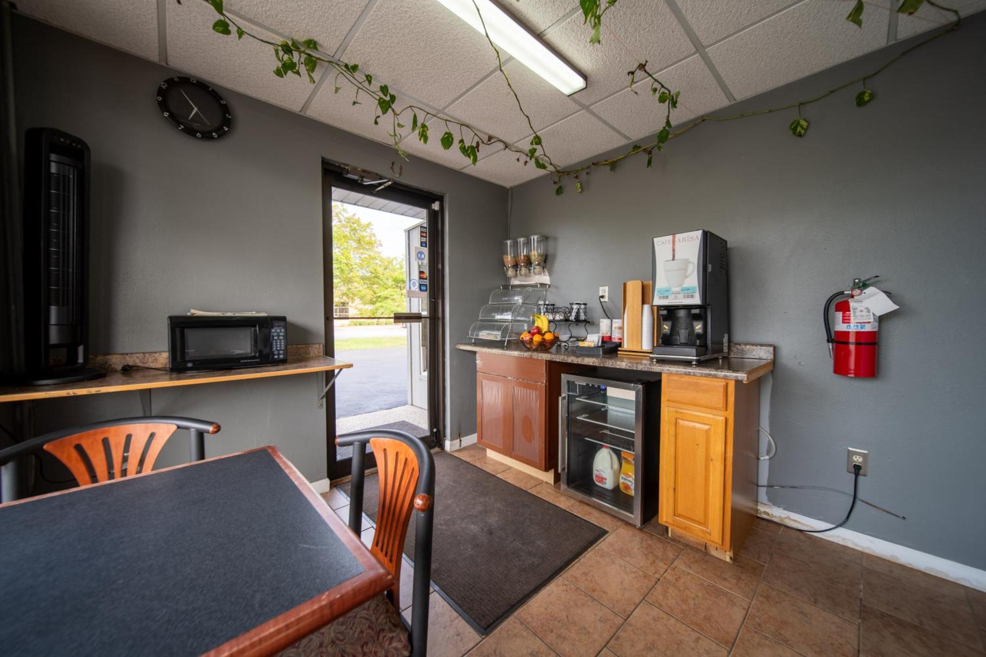 Sleep-Ees Inn, Saginaw & Frankenmuth ภายนอก รูปภาพ